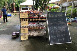 Gian hàng 0 đồng chùa Vi Phước giúp người khó khăn trong mùa dịch