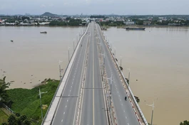 Cầu An Hóa nối TP.Biên Hòa đi Bình Dương, TP.HCM vắng vẻ trong những ngày áp dụng Chỉ thị 16 - Ảnh: Phước Tuấn