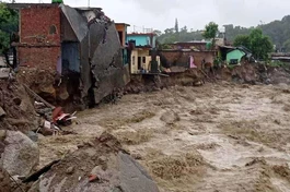Dharamsala, thuộc bang Himachal Pradesh, miền Bắc Ấn Độ bị lũ quét gây thiệt hại nặng nề