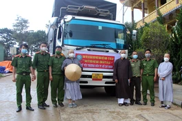 Chuyến xe yêu thương chở nông sản về TP.HCM chiều ngày 2-8