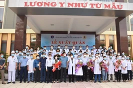 Đoàn công tác của Bệnh viện Phong - Da liễu Trung ương Quỳnh Lập lên đường vào TP.HCM và các tỉnh, thành phía Nam hỗ trợ chống dịch