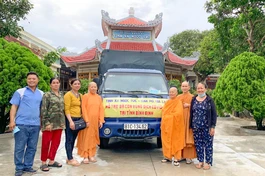 Chuyến xe chở nông sản của tịnh xá Ngọc Túc hỗ trợ cho người dân tại thị xã An Nhơn, Bình Định