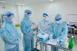 Tình nguyện viên Phật giáo hỗ trợ bệnh nhân Covid-19 tại Bệnh viện Dã chiến thu dung số 14