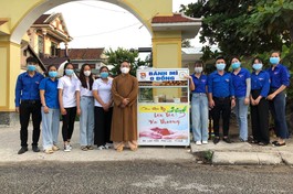 “Tủ bánh mì 0 đồng” đặt tại thôn Trung Kiền, xã Lộc Tiến