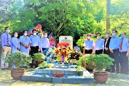 Lãnh đạo Tỉnh ủy, UBND tỉnh Khánh Hòa dâng hương hoa tại khu mộ bác sĩ Alexandre Yersin