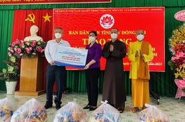 Ban Trị sự Phật giáo TP.Biên Hòa trao 300 phần quà an sinh tại huyện Trảng Bom