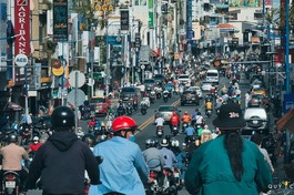 Người dân TP.HCM bắt đầu thích ứng an toàn, linh hoạt trong điều kiện bình thường mới - Ảnh: Ngô Trần Hải An