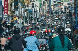 Người dân TP.HCM bắt đầu thích ứng an toàn, linh hoạt trong điều kiện bình thường mới - Ảnh: Ngô Trần Hải An