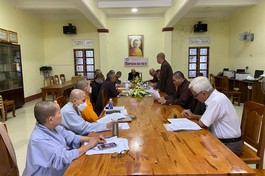 Quang cảnh phiên họp Ban Thường trực Ban Trị sự Phật giáo tỉnh Quảng Trị, ngày 28-10