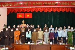 Chư tôn đức tân Ban Trị sự Phật giáo quận Bình Thạnh và lãnh đạo quận nhà