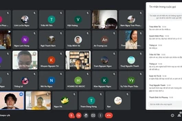 Sinh viên tham gia ngoại khóa tìm hiểu về kiến trúc, sinh hoạt ở chùa