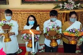 Lễ dâng y Kathina tại chùa Hạnh Phúc Tăng (huyện Vũng Liêm, tỉnh Vĩnh Long)