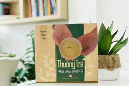 Tác phẩm "Thưởng trà thật đẹp thật vui" của nghệ nhân Nguyễn Ngọc Tuấn