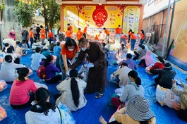 Đoàn từ thiện chùa Phúc Lâm trao quà Tết đến Hội Người mù ở các huyện trên địa bàn tỉnh Đồng Nai