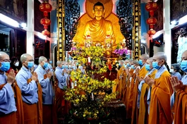 Thiêng liêng lễ đón giao thừa - vía Đức Phật Di Lặc, mừng năm mới Nhâm Dần 2022