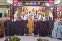 Ban Trị sự Phật giáo quận 8 chụp ảnh lưu niệm nhân buổi họp mặt đầu Xuân Nhâm Dần