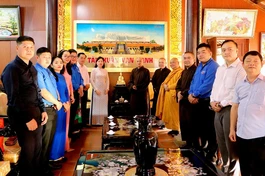 Hội Liên hiệp Thanh niên Việt Nam tỉnh Bình Dương thăm, chúc Tết tại tổ đình Hội Khánh