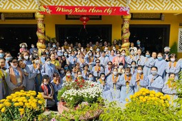 Đoàn Phật tử Hội Bông Sen tổ chức hành hương, cúng dường thập tự đầu xuân Nhâm Dần