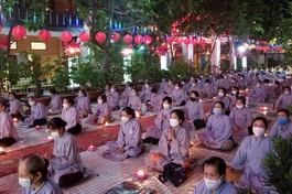 Phật tử tham dự lễ khánh đản Bồ-tát Quán Thế Âm tại chùa Liên Hoa (quận 8, TP.HCM)