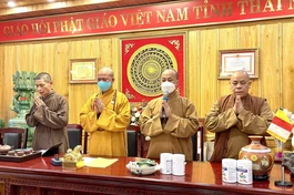 Niệm Phật cầu gia hộ trước khi tiến hành phiên họp