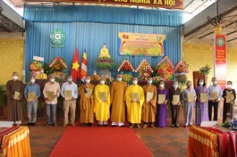 Hòa thượng Thích Châu Quang trao quyết định chuẩn y nhân sự Ban Trị sự Phật giáo huyện Cư M’gar (2021-2026)