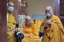 Hòa thượng Thích Nhật Quang cung kính dâng lời tác bạch lên Đại lão Hòa thượng Thích Thanh Từ, Tông chủ Thiền phái Trúc Lâm Việt Nam