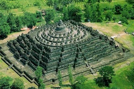 Thánh địa Borobudur nhìn từ trên cao