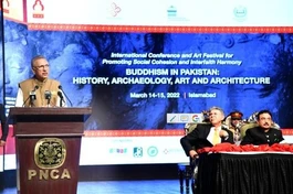 Tổng thống Pakistan Arif Alvi phát biểu trong một hội nghị về Phật giáo diễn ra vào tháng 3-2022