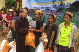 91 phần quà được trao cho các hộ dân bản Huồi Xui