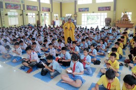 Hướng dẫn cho học sinh tụng kinh niệm Phật 