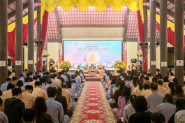 Khóa tu tuổi trẻ "Trở về chốn bình yên" tại chùa Hòa Phúc