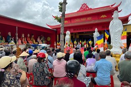 Sóc Trăng: Chùa Phật Học trao tặng 400 phần quà nhân mùa Phật đản Phật lịch 2566