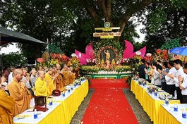 Quang cảnh buổi lễ Phật đản tại tổ đình Trấn Quốc của Phật giáo quận Tây Hồ (TP.Hà Nội)