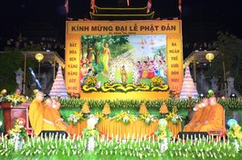 Lễ đài Kính mừng Đại lễ Phật đản tại Pháp viện Minh Đăng Quang