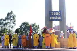 Ban Trị sự Phật giáo thị xã Lagi dâng hương tưởng niệm các anh hùng, liệt sĩ