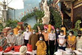 Bình Thạnh: Các chùa tặng quà, san sẻ yêu thương với người nghèo