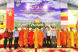 Chư tôn đức và đại biểu chính quyền tại buổi lễ khai giảng