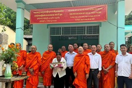 Trà Vinh: Hội Đoàn kết Sư sãi yêu nước huyện Cầu Ngang trao tặng nhà Đại đoàn kết cho hộ khó khăn