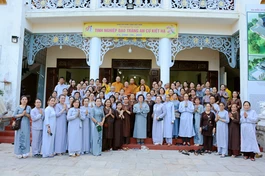 Đoàn Ban Trị sự Phật giáo quận Ngũ Hành Sơn cùng các Phật tử cúng dường mùa an cư tại tổ đình Vu Lan