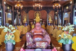 Quang cảnh lễ bố-tát tại trường hạ chùa Hải Quang