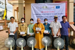 Quảng Trị: Ban Trị sự Phật giáo tỉnh tặng quà đồng bào dân tộc thiểu số tại các huyện, thị