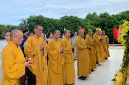 Ban Trị sự GHPGVN tỉnh Nghệ An dâng hương, hoa tại Nghĩa trang Liệt sĩ TP.Vinh