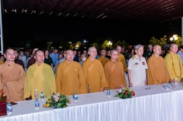 Phút tưởng niệm các anh hùng, liệt sĩ tại Nghĩa trang Liệt sĩ Hàm Rồng