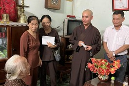 Bình Thuận: Chùa Quán Âm thăm, tặng quà các gia đình chính sách 