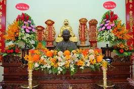 Tôn tượng cố Hòa thượng Thích Huệ Hiển tại tổ đường chùa Giác Quang