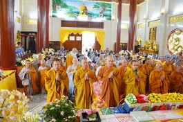 Cà Mau: Lễ tạ pháp, dâng cúng pháp y ca-sa tại tổ đình Sắc tứ Quan Âm 