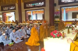 Tổ đình Linh Sơn, chùa Thiên Trường tổ chức Đại lễ Vu lan, dâng pháp y cúng dường