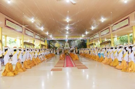 Lễ dâng cúng pháp y tại tịnh xá Trúc Lâm