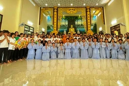 Các bạn sinh viên tham dự khóa tu "Một ngày an lạc" tại chùa Hàn Sơn