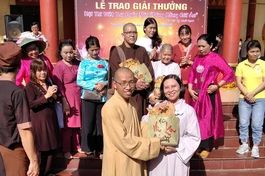 Đồng Tháp: Chùa Quê Hương, Tâm Thành tặng quà các hộ khó khăn, học sinh nghèo nhân mùa Vu lan